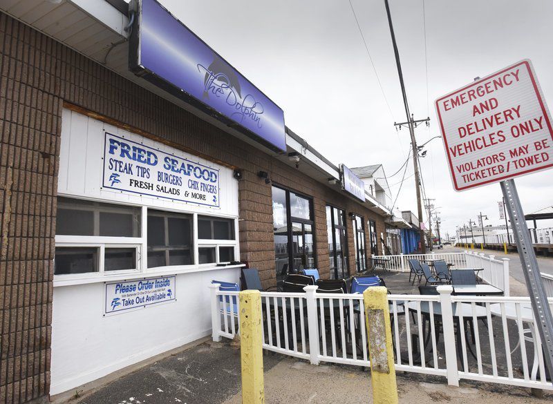 Police: Salisbury bar owner served customers after ban